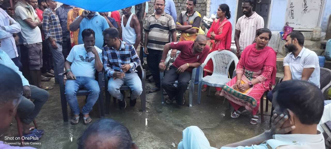 Jamshedpur News : दीवार गिरने से हो गयी थी बच्चे की मौत, परिजन को 4.50 लाख रुपये मुआवजा देने पर बनी सहमति