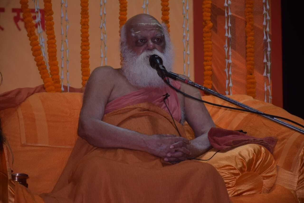 Dhanbad News: वैदिक गणित केवल गणना ही नहीं, बल्कि सोचने की है एक अनूठी शैली : शंकराचार्य निश्चलानंद सरस्वती