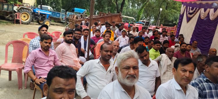 प्रशासन सोशल मीडिया पर रख रहा नजर