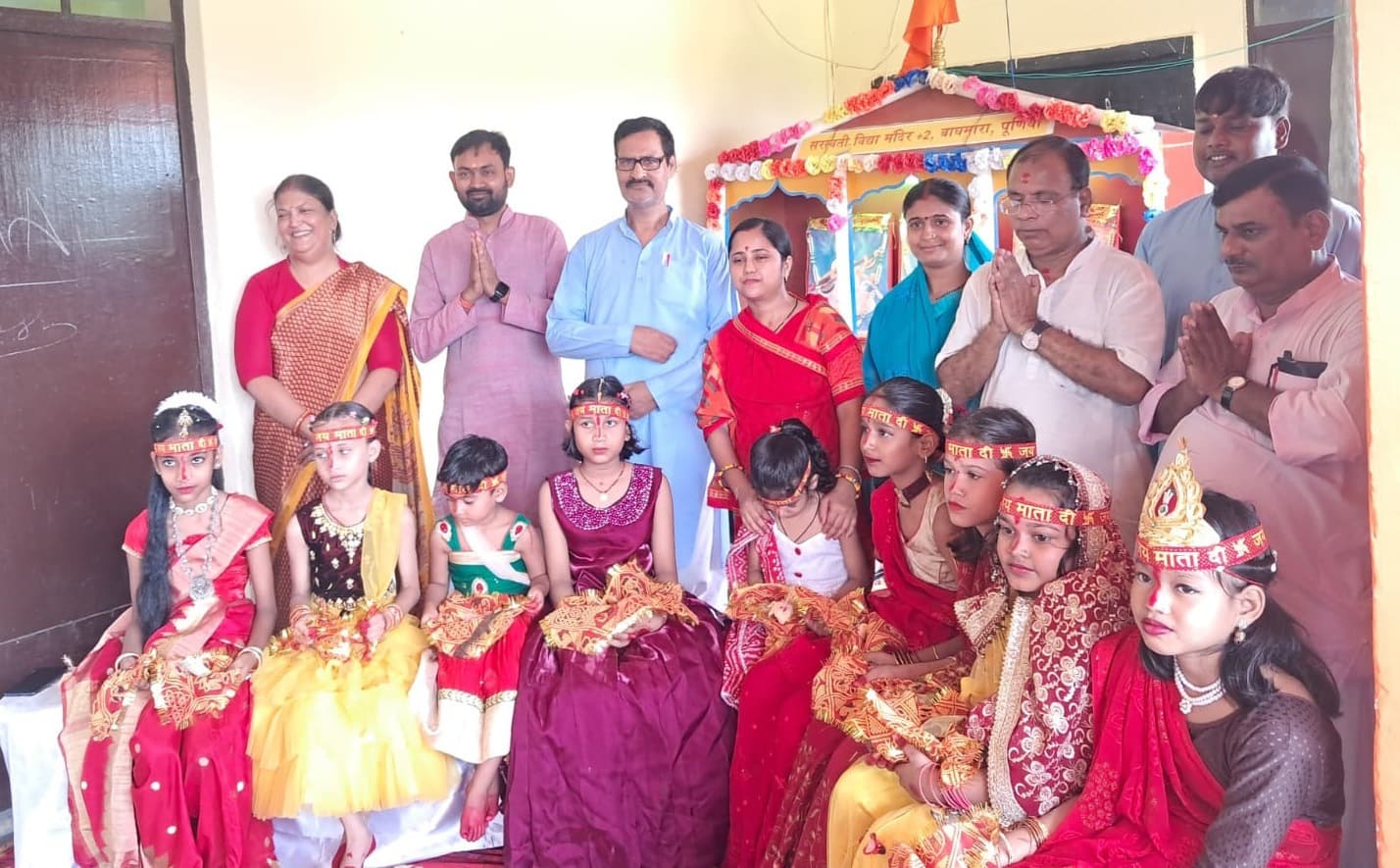 नवरात्रि  पर सरस्वती विद्या मंदिर बाघमारा में कन्या पूजन