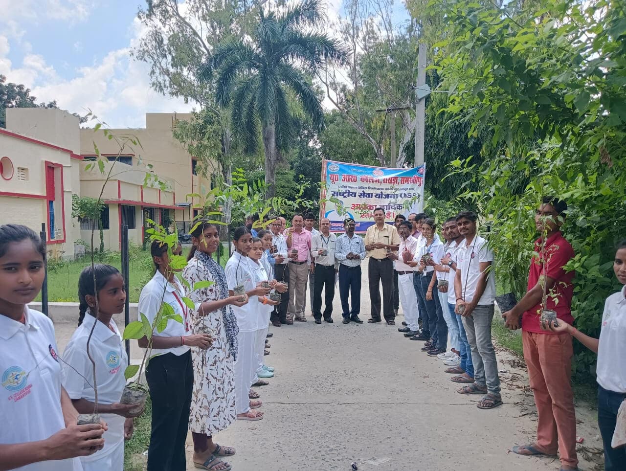 Samastipur News:यूआर कॉलेज में हुआ पौधारोपण कार्यक्रम