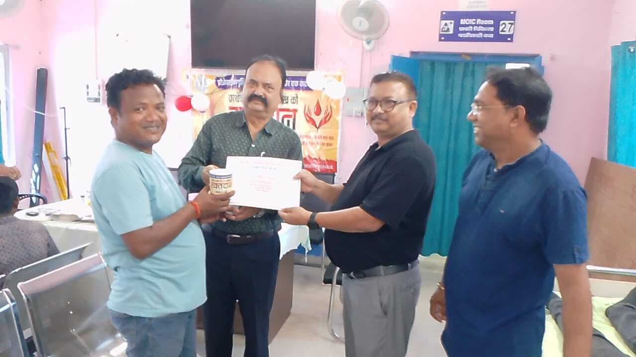सीएचसी में शिविर लगाकर रक्त किया गया संग्रह