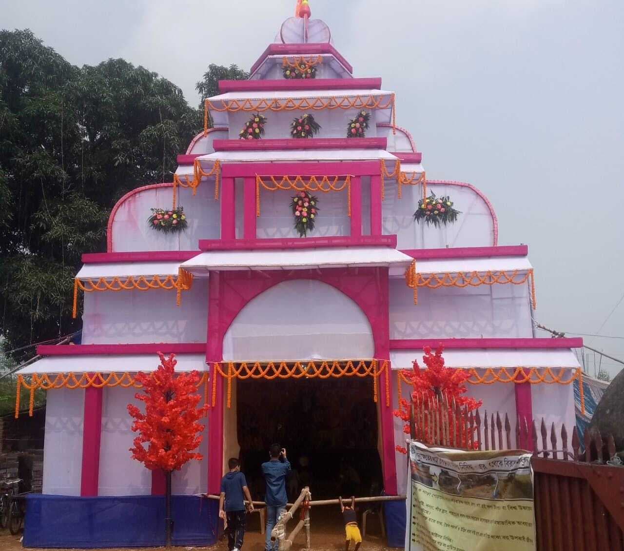 धमधमिया में 1987 ई में शुरू हुई दुर्गा पूजा