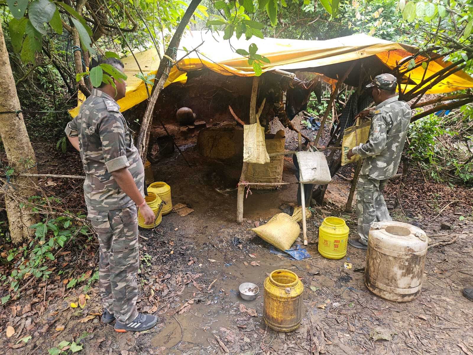 अड़की में अवैध शराब की भट्ठी को किया नष्ट