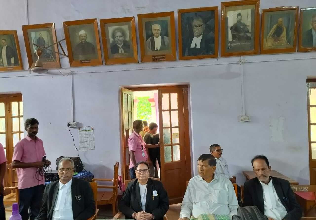 विघिज्ञ संघ की बैठक में फैमिली कोर्ट के प्रधान न्यायाधीश के विरुद्ध अधिवक्ता एकजुट