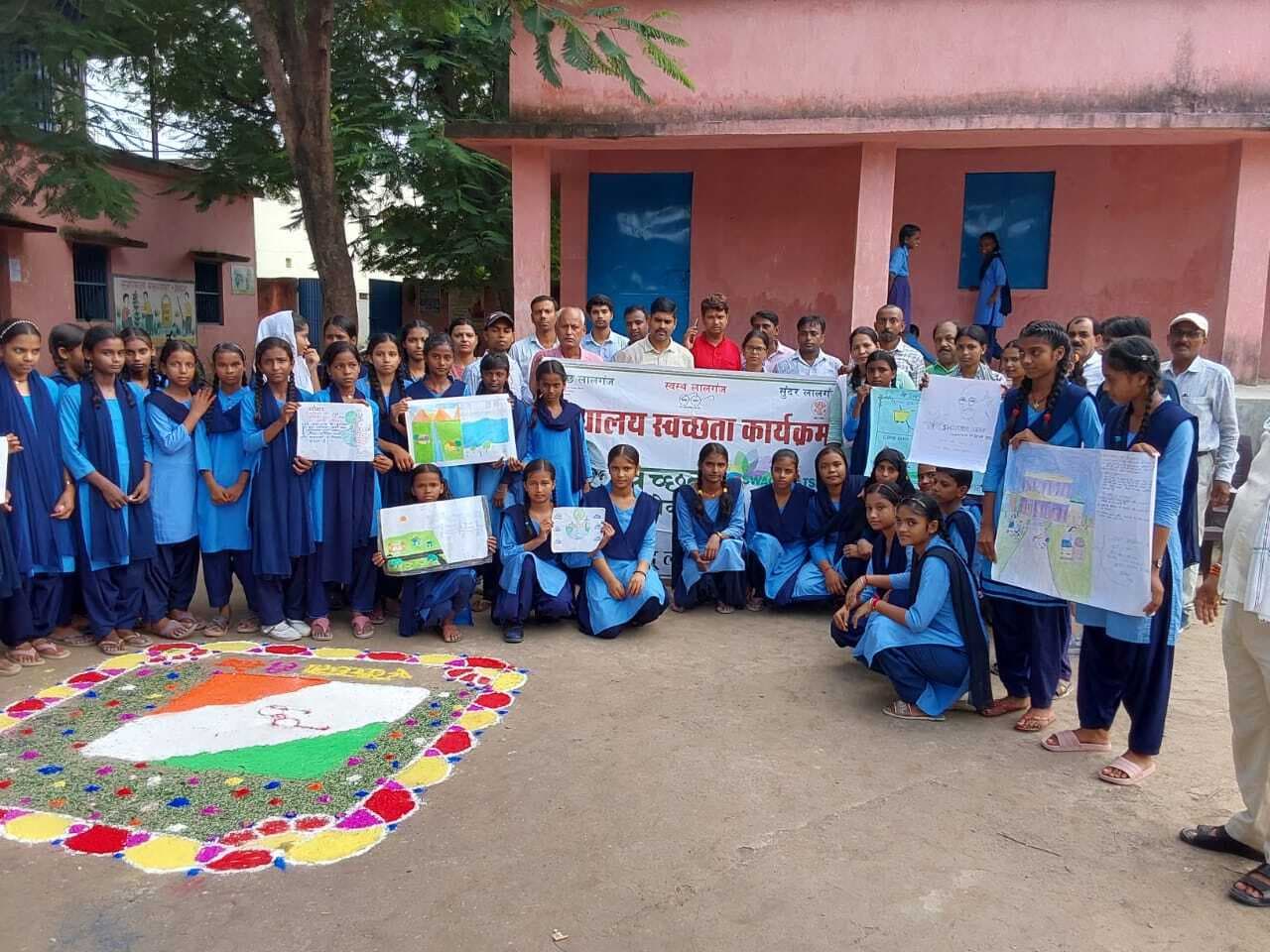 hajipur news. स्वच्छ वातावरण व स्वस्थ शरीर के लिए छात्राओं ने किया प्रेरित