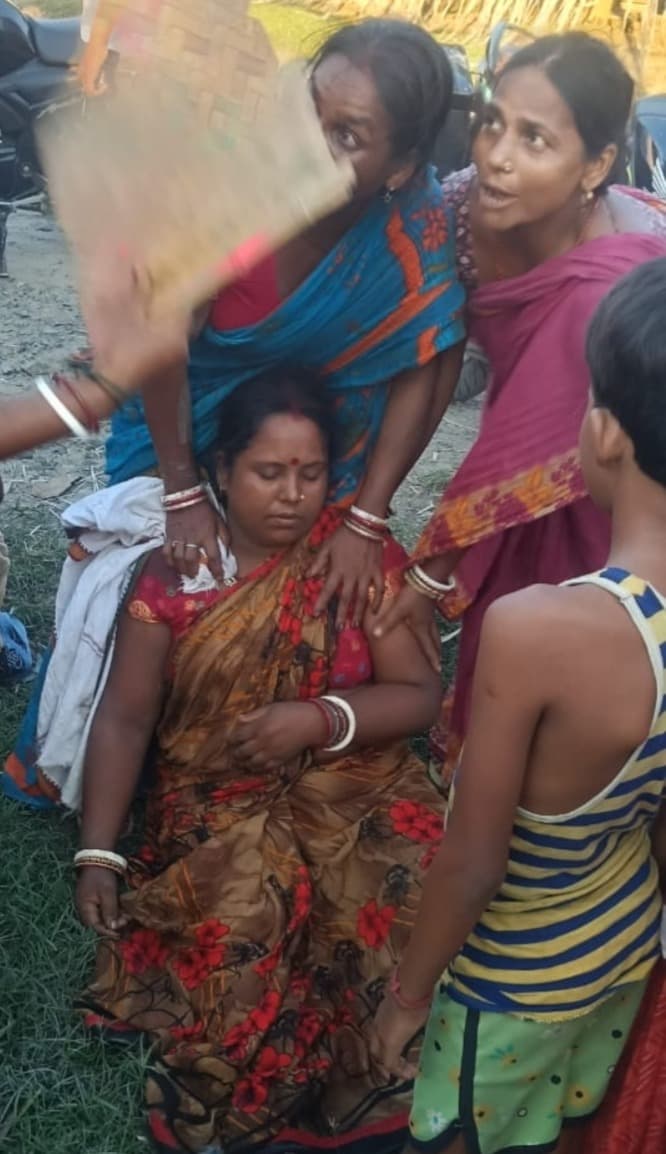 कुरूम- सालमारी पथ पर टोटो पलटने कई लोग घायल