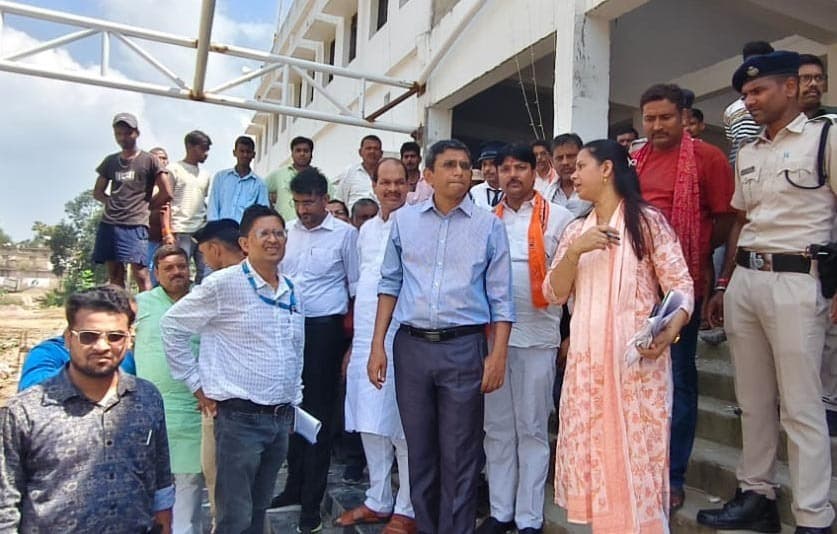 डीआरएम ने अभयपुर, धनौरी व उरैन स्टेशनों की सुविधाओं का लिया जायजा