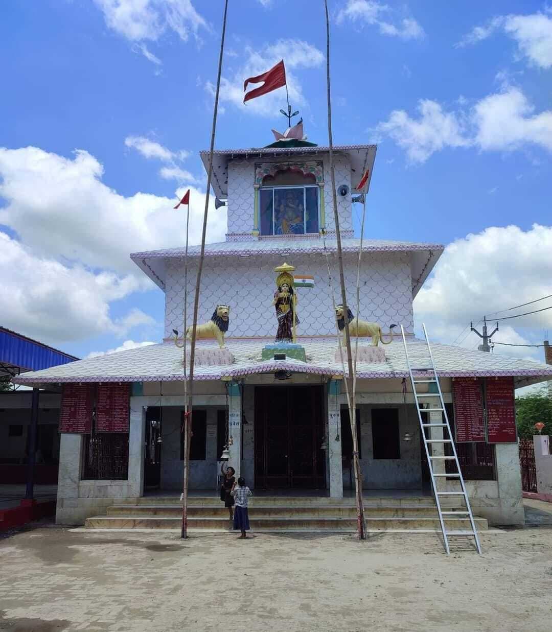 पोठिया दुर्गा मंदिर दो सौ वर्ष है पुराना, यहां भक्तों की मन्नतें होती है पूरी