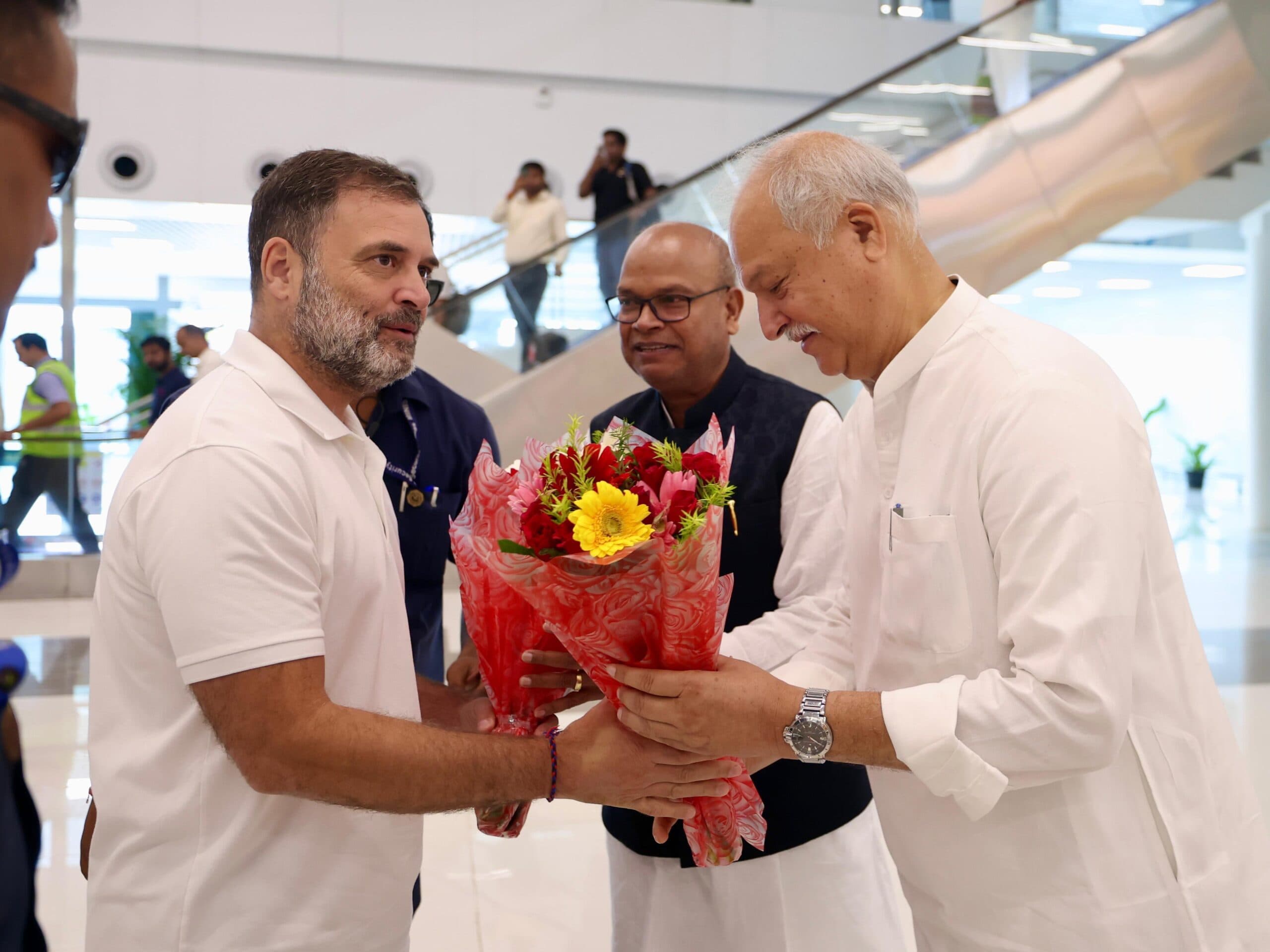 पटना में राहुल गांधी का विधायक ने किया स्वागत