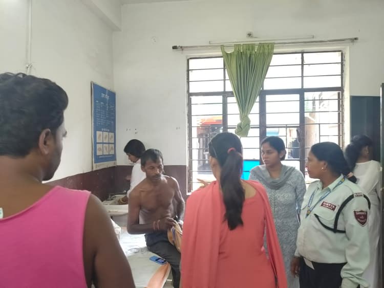 टोटो-बाइक की आमने-सामने की टक्कर में दो महिला सहित चार घायल