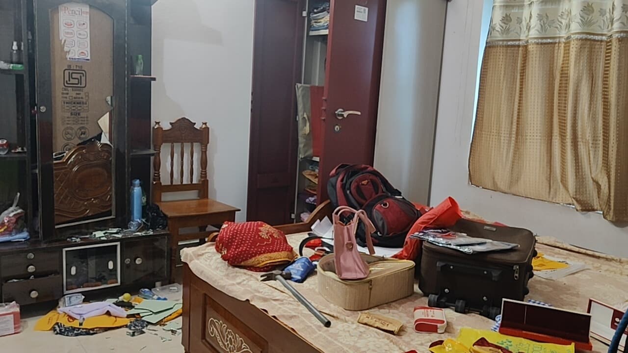 लोको पायलट के बंद घर से 2.60 लाख नकद व 10.50 लाख के जेवर की चोरी