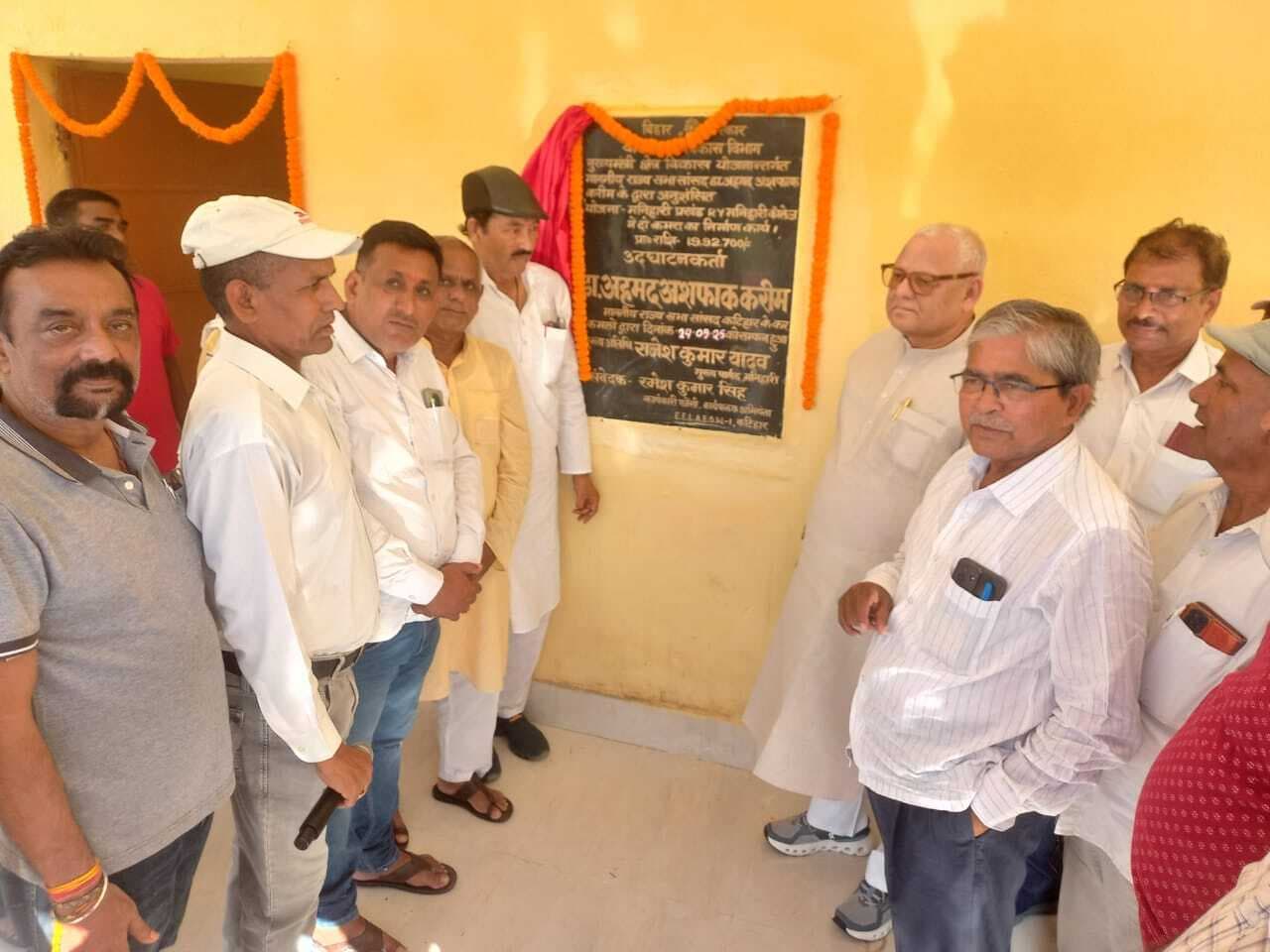 मनिहारी काॅलेज में कमरा का किया उद्घाटन