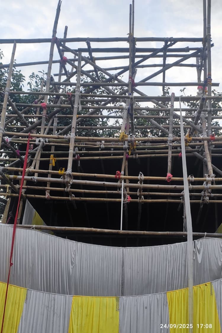 पंडालों का निर्माण अंतिम चरण में, पूजा के लिए लाइसेंस लेना अनिवार्य