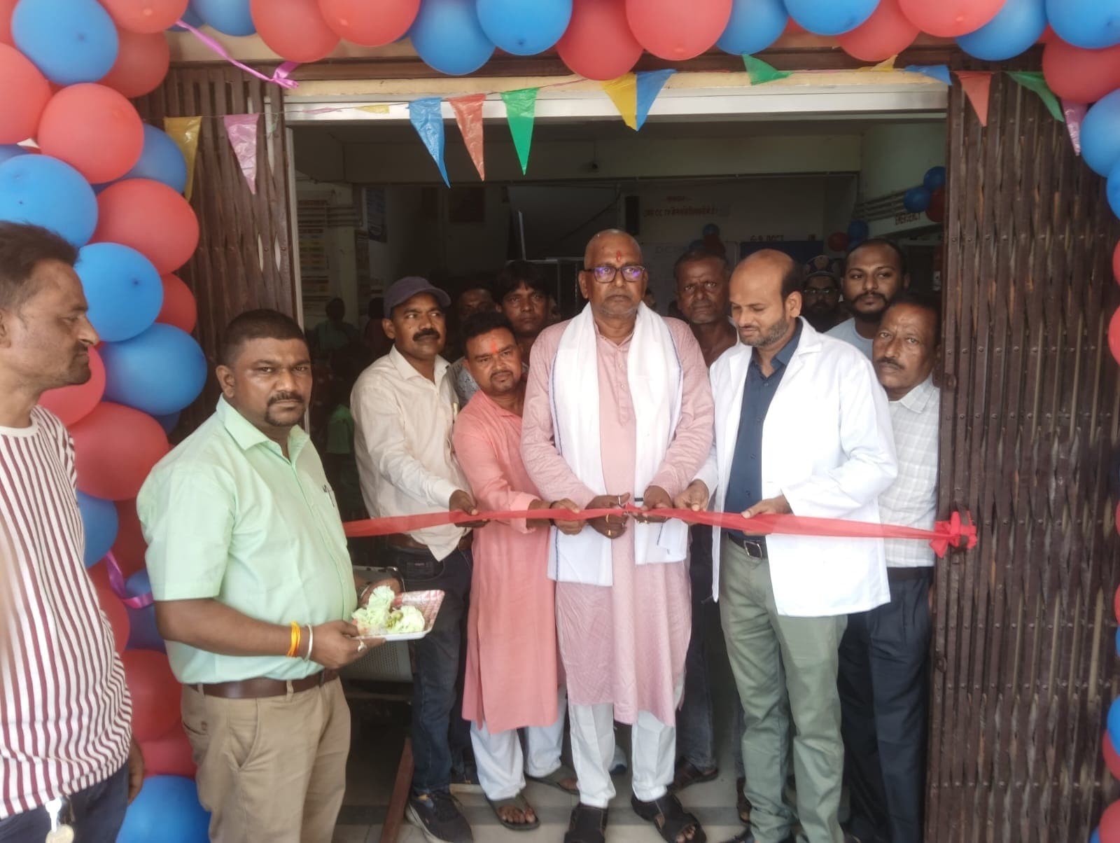 स्वास्थ्य केंद्र में मेगा हेल्थ कैप का आयोजन