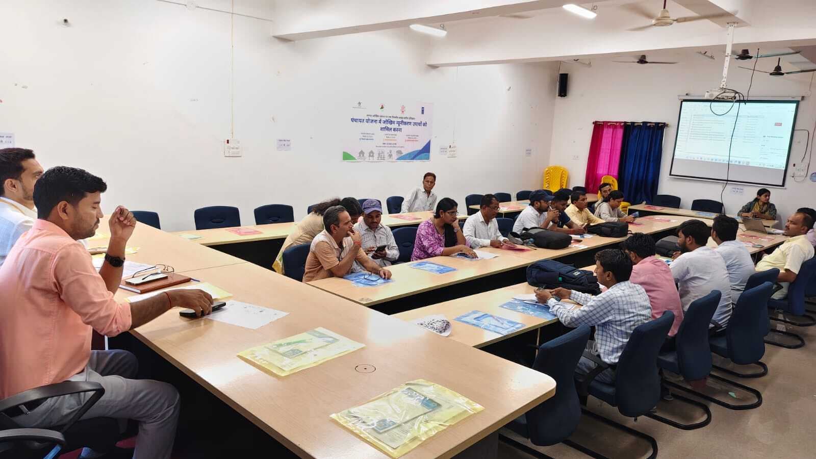 कर्मियों को आपदा से संबंधित दिया गया प्रशिक्षण