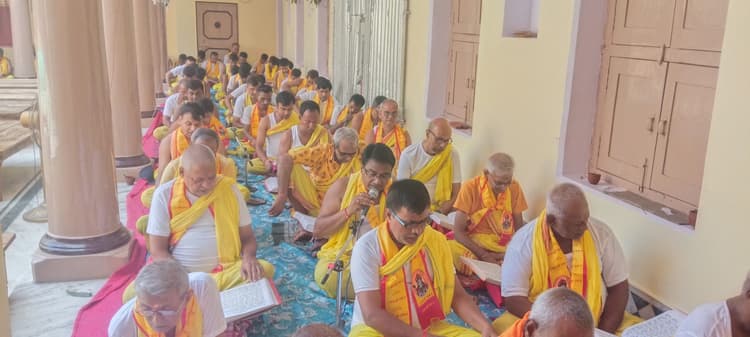 मानपुर पटवा टोली में नवाह परायण पाठ में जुटे देश-विदेश के लोग