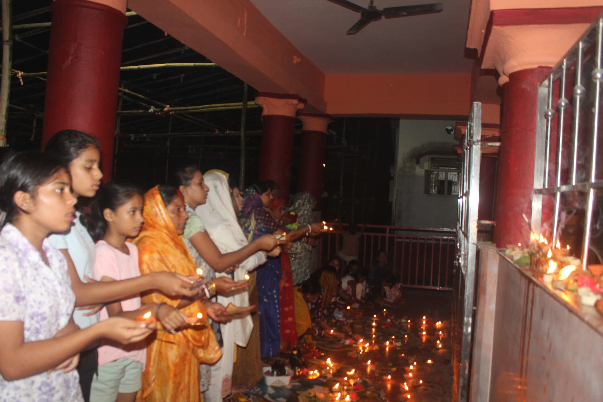 माता रानी के मंदिरों में जले आस्था के ज्योत