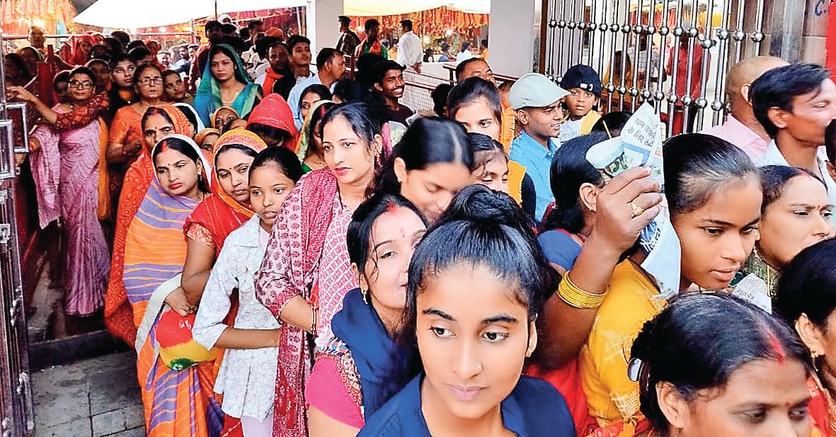 Gopalganj News : मां सिंहासनी की मनोहारी छवि के दर्शन से तृप्त हुए भक्त