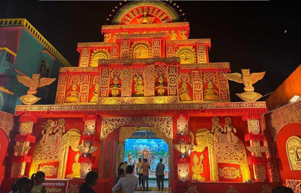 गांधी मैदान में बन रहा है आकर्षक दुर्गापूजा पंडाल