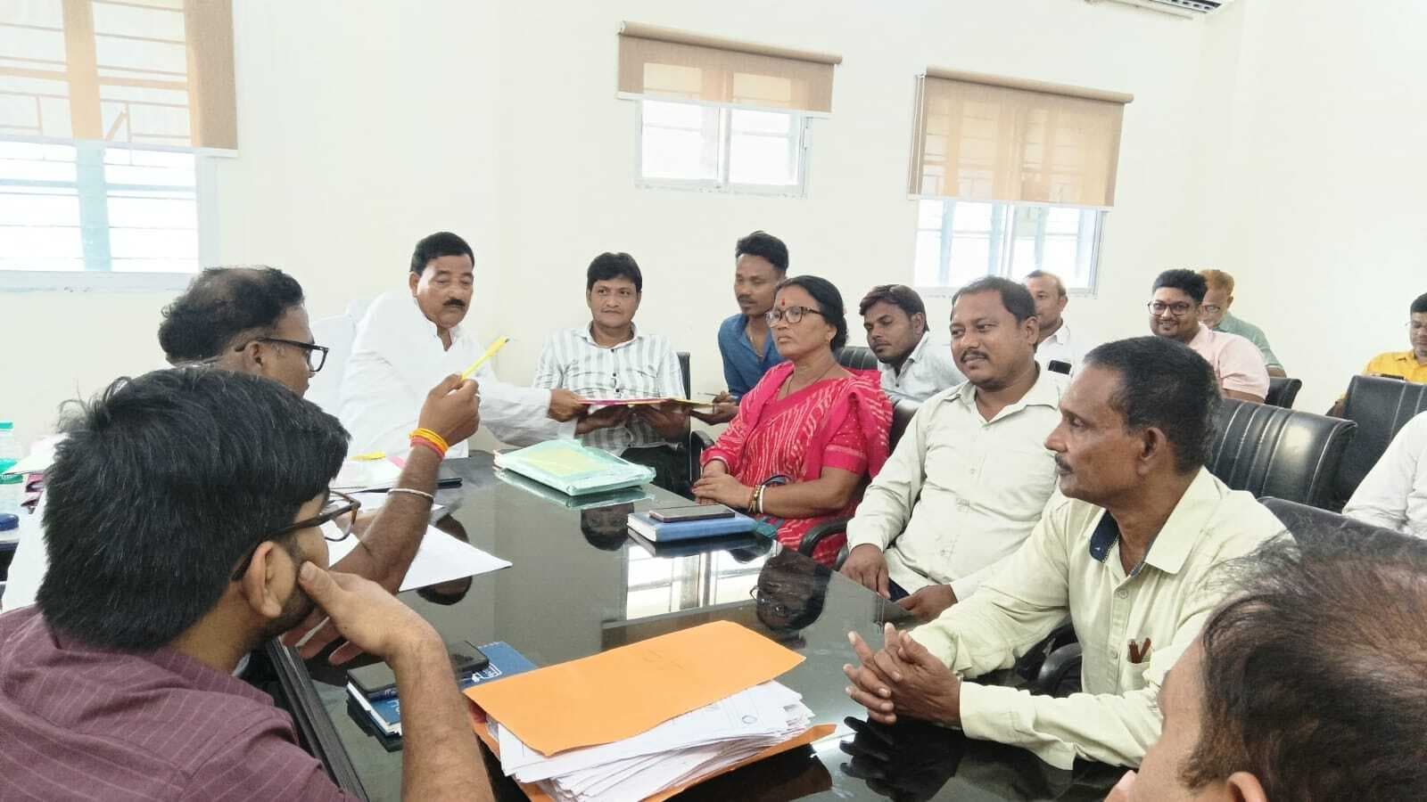 प्रखंड कार्यक्रम कार्यान्वयन समिति की बैठक में कई मुद्दों पर हुई चर्चा