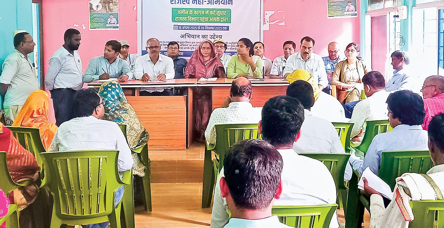 Gopalganj News : बिजली कटौती, जर्जर तार व ट्रांसफाॅर्मर के सवाल पर गरमायी पंस की बैठक