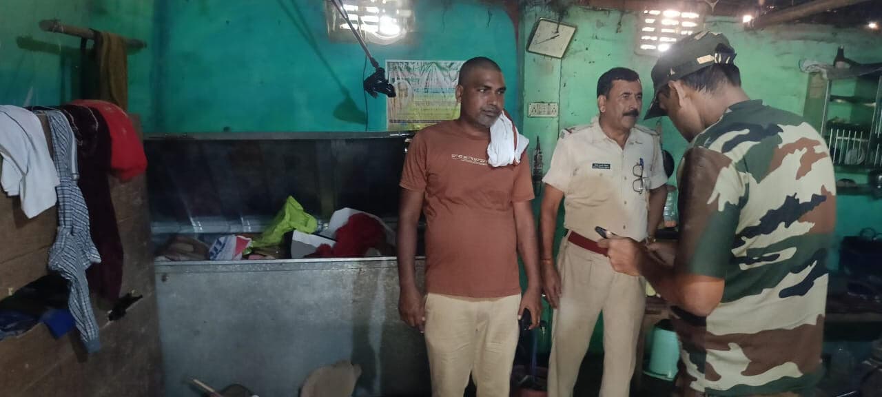 घर का ताला तोड़कर हजारों की संपत्ति उड़ायी