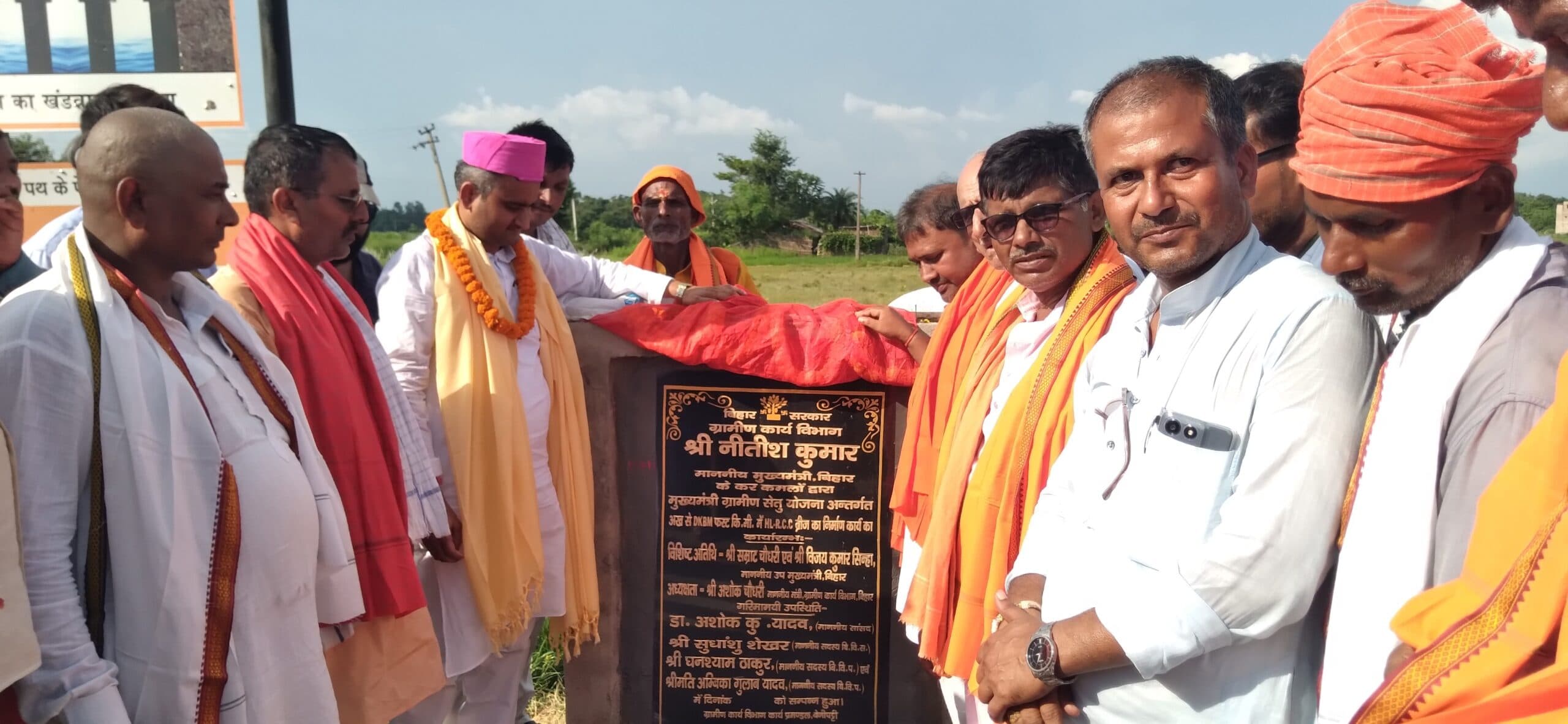 Madhubani News : विधायक ने दो पुल की रखी आधारशिला