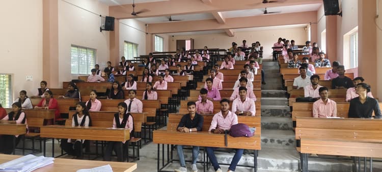 Giridih News :राष्ट्रीय सेवा योजना स्थापना दिवस पर संगोष्ठी का आयोजन