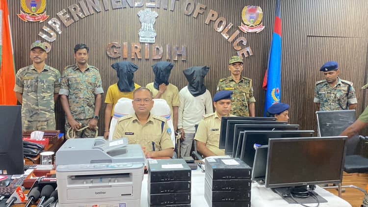 Giridih News : चोरी के सामान के साथ तीन गिरफ्तार