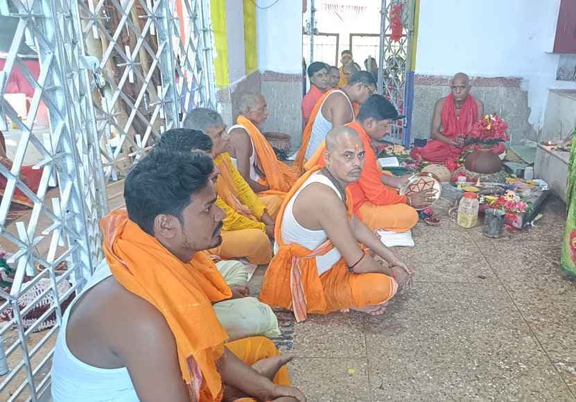 नवरात्रि उत्सव की धूम, तैयारियों में जुटे मेले के पदाधिकारी