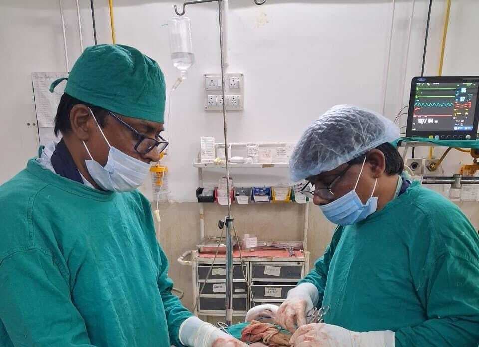 Dhanbad News: सदर अस्पताल में सफल रहा हिस्टेरेक्टॉमी ऑपरेशन