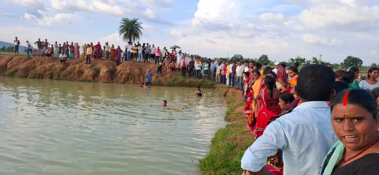 Giridih News : डोभा में डूबने से बच्चे की मौत,गांव में मातम