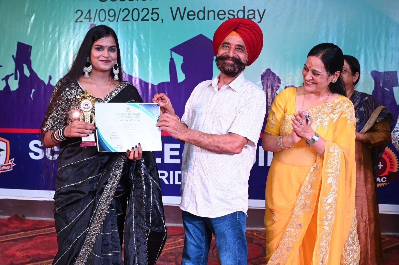 Giridih News : स्कॉलर बीएड कॉलेज में प्रशिक्षुओं को दी गयी विदाई