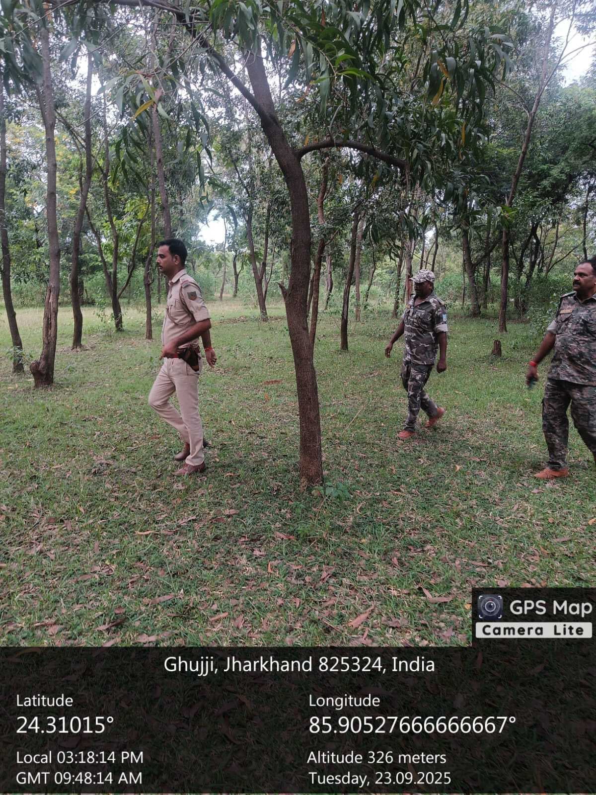 Giridih News : घुज्जी के जंगल में जुआ अड्डे पर पुलिस का छापा, भागे जुआरी