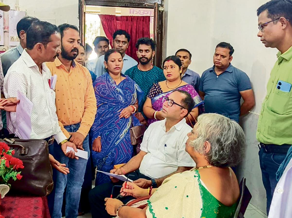 Seraikela Kharsawan News : अस्पताल में डॉक्टरों की नियुक्ति, 24 घंटे एंबुलेंस सेवा की मांग उठी