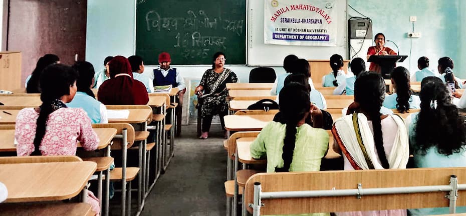 Seraikela Kharsawan News : पर्यावरण बचेगा, तभी ओजोन परत बचेगी : डॉ स्पार्कलीन