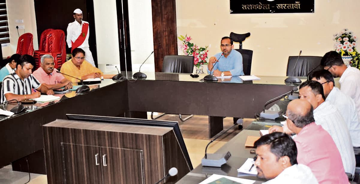 Seraikela Kharsawan News : कृषि कार्य में तेजी लाने व प्रचार-प्रसार बढ़ाने का दिया आदेश