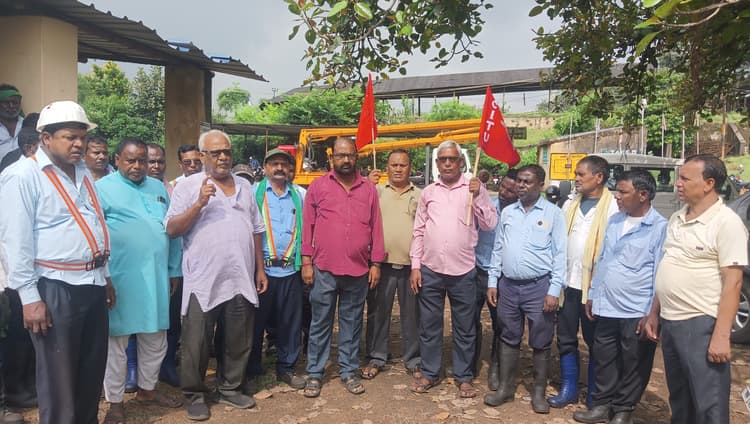 Dhanbad News: खुदिया कोलियरी व सेंट्रल पुल में सीएमएसआइ का प्रदर्शन