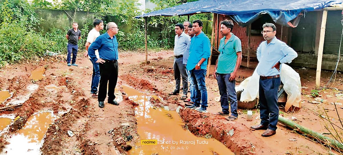 East Singhbhum News : डायट परिसर के आवास निर्माण में त्रुटि, तीन पिलर आंशिक तोड़े गये