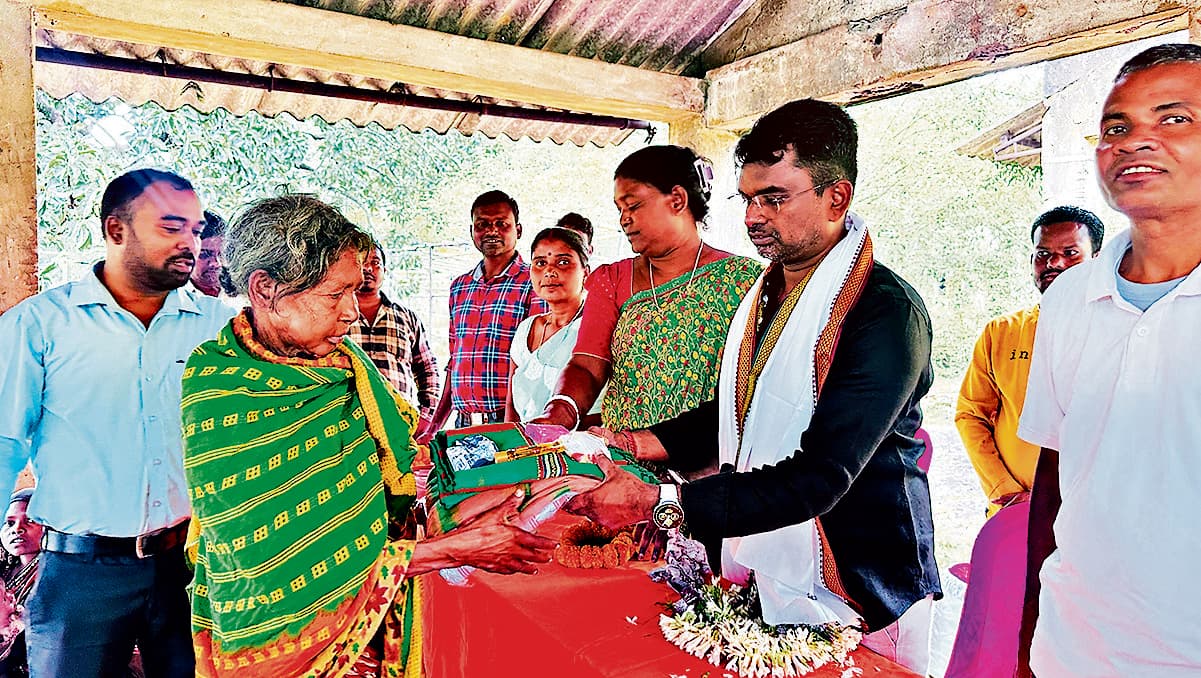 East Singhbhum News : नशा से दूर रहें, बच्चों को शिक्षा के प्रति प्रोत्साहित करें : विधायक