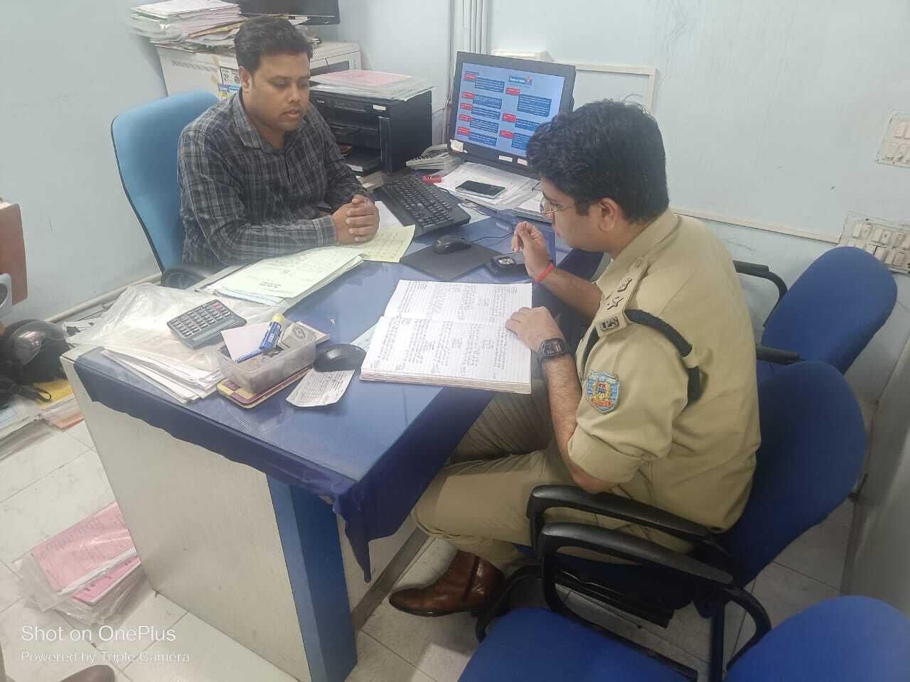 Jamshedpur News : पूजा पंडाल में सीसीटीवी और अग्निशमन यंत्र जरूर लगाएं : सिटी एसपी