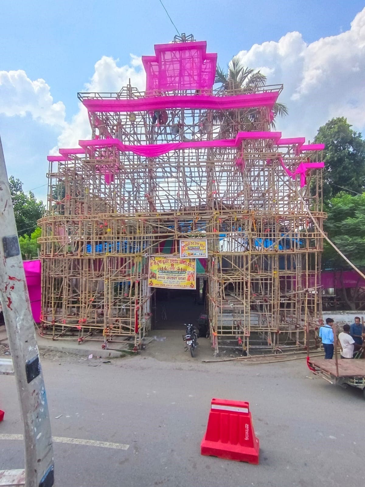 Motihari : कोणार्क के सूर्य मंदिर के लुक में दिखेगा पीपरा कोठी का पूजा पंडाल