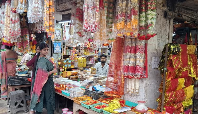 नवरात्र में बरकरार है माता की चुनरी का क्रेज