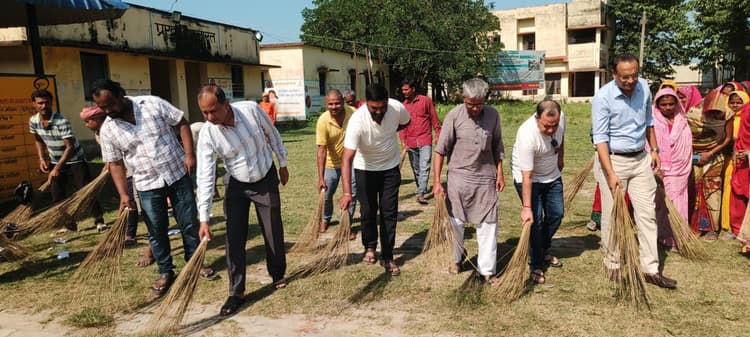स्वच्छ बिहार मिशन को लेकर बैठक, जनप्रतिनिधियों व जीविका दीदियों ने लिया स्वच्छता का संकल्प