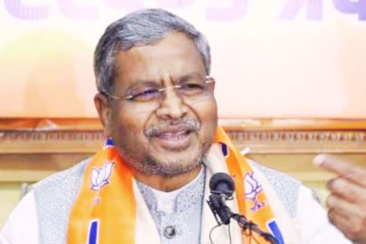 Political news : शराब घोटाले की जांच सीबीआई से करायी जाये : बाबूलाल