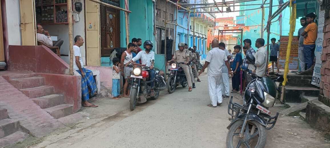 थानाध्यक्ष ने किया पंडालों का निरीक्षण, कहा- अग्निशमन जरुर रखें