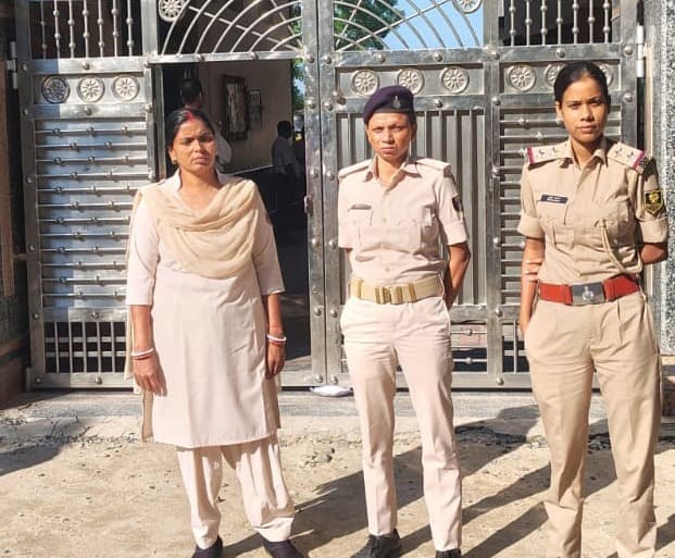 उड़ान गश्ती के दौरान पढ़ाई की भी अपील