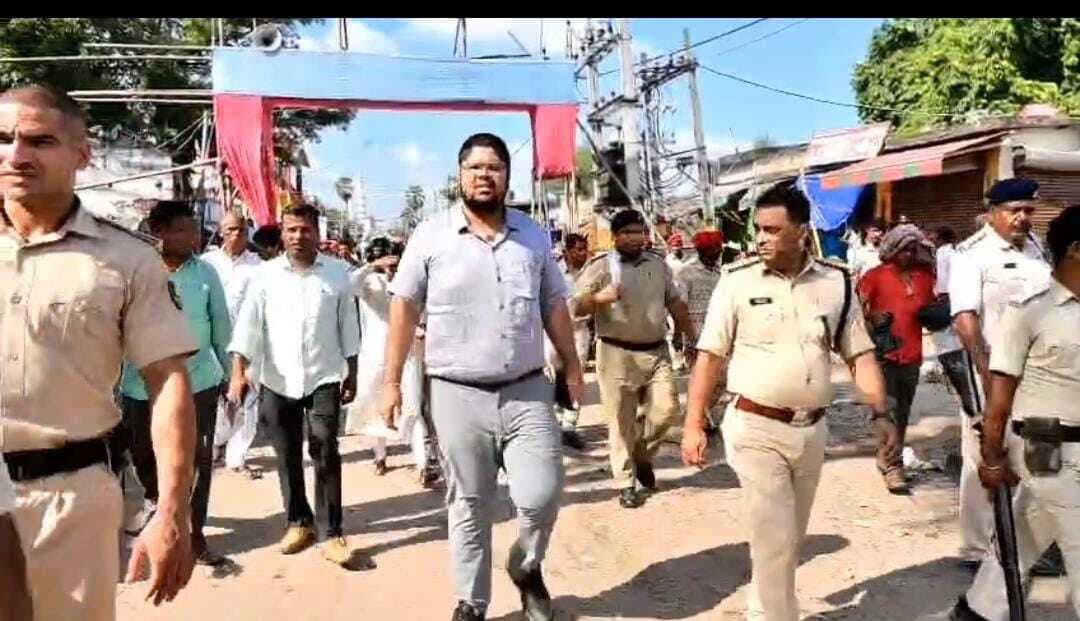 रेल ओवरब्रिज निर्माण : चांदनी चौक से सब्जी मंडी तक अतिक्रमण पर चला बुलडोजर