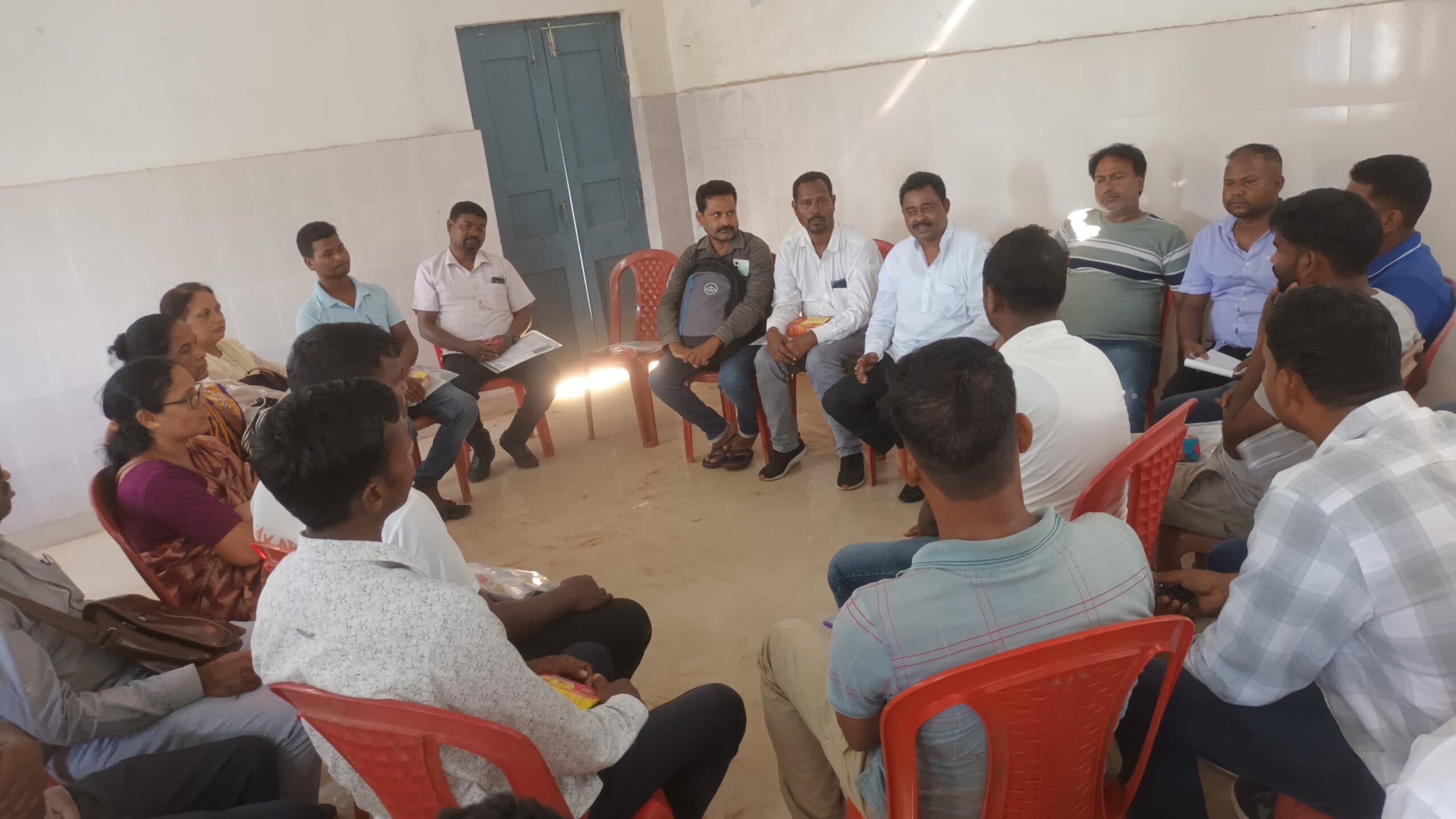 झामुमो की बैठक में कार्यकर्ताओं को दिये निर्देश